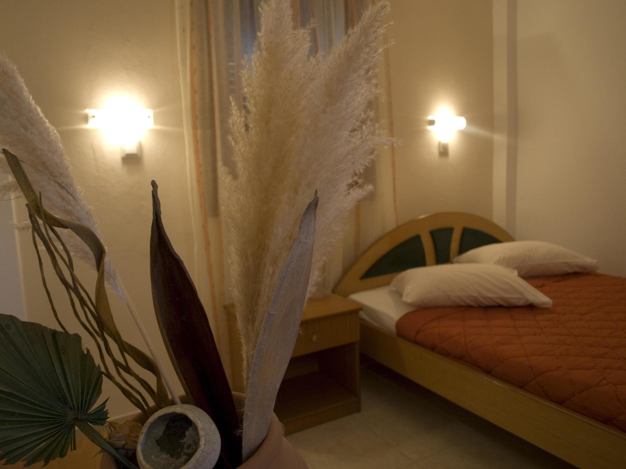 Galaxy Hotel Mylopotas Bagian luar foto