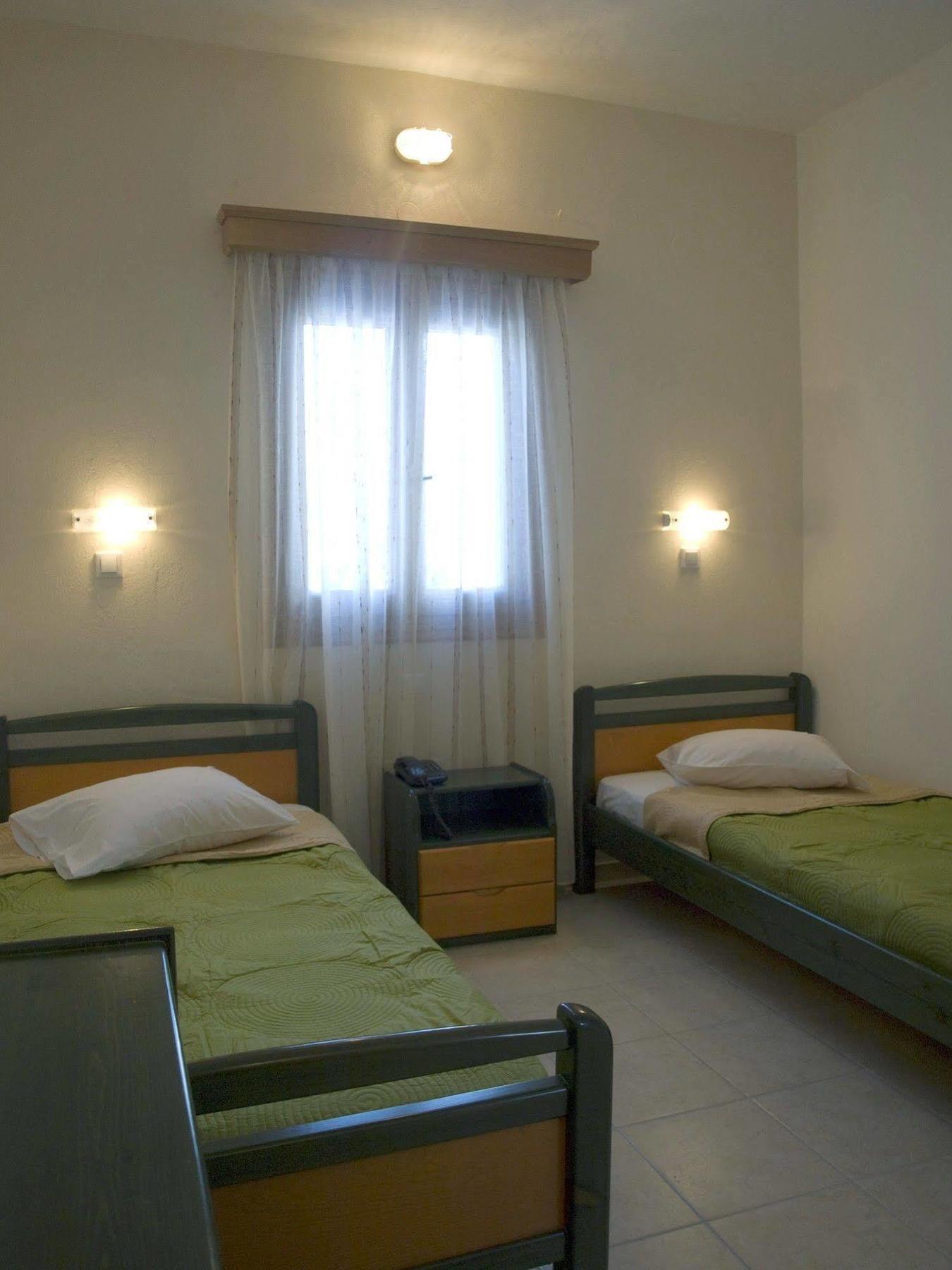 Galaxy Hotel Mylopotas Bagian luar foto