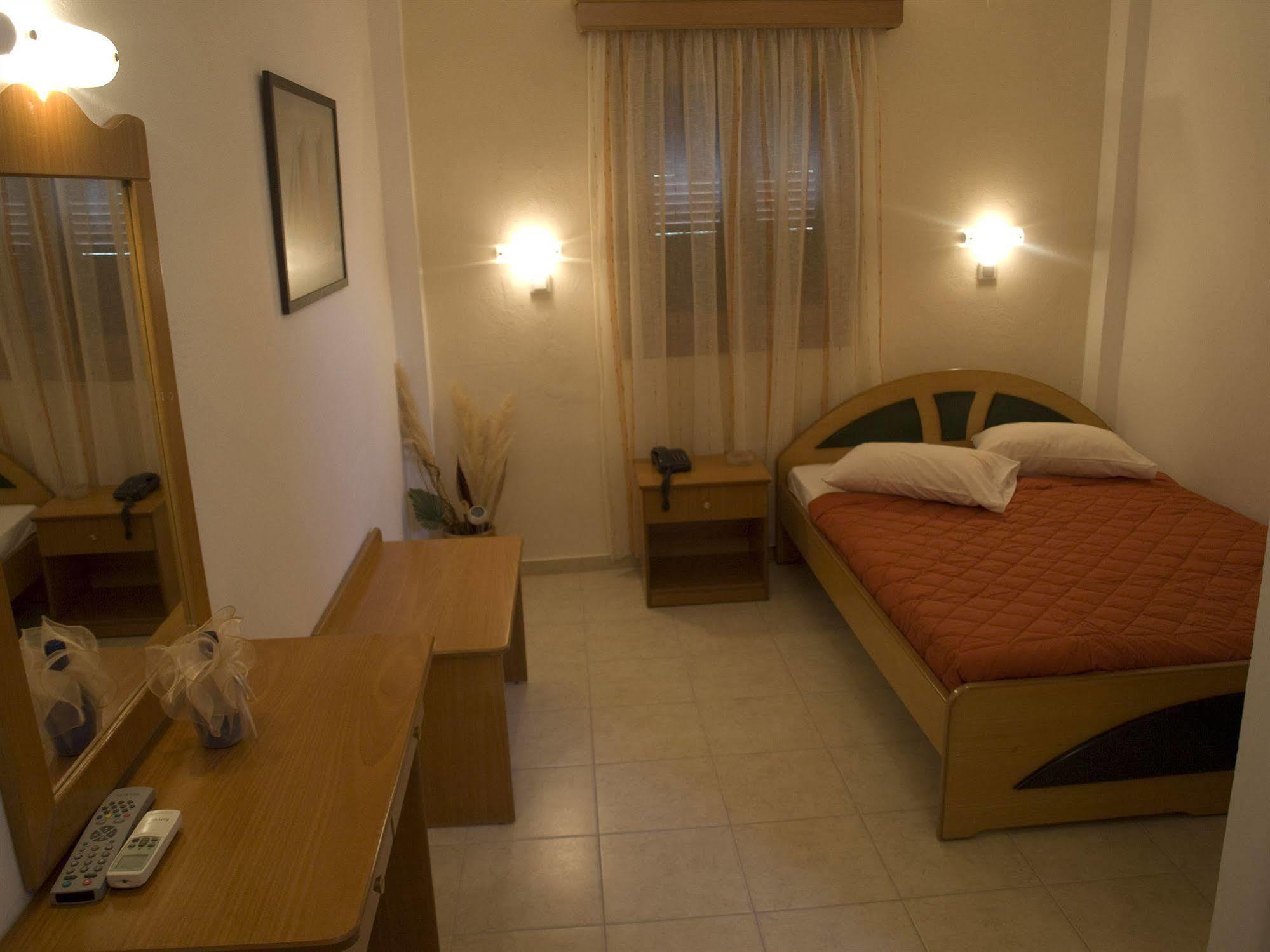 Galaxy Hotel Mylopotas Bagian luar foto