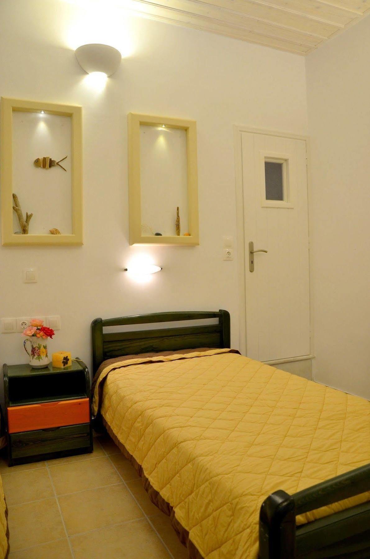 Galaxy Hotel Mylopotas Bagian luar foto