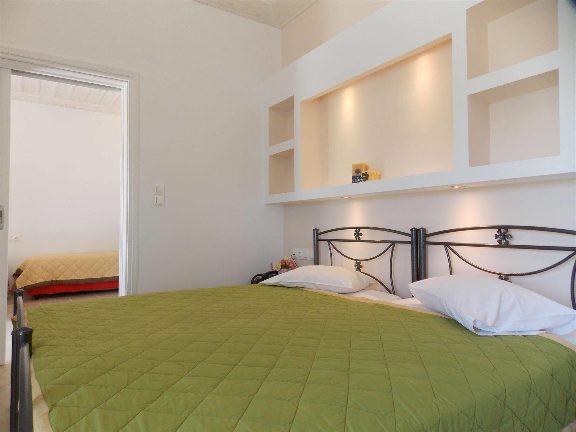 Galaxy Hotel Mylopotas Bagian luar foto